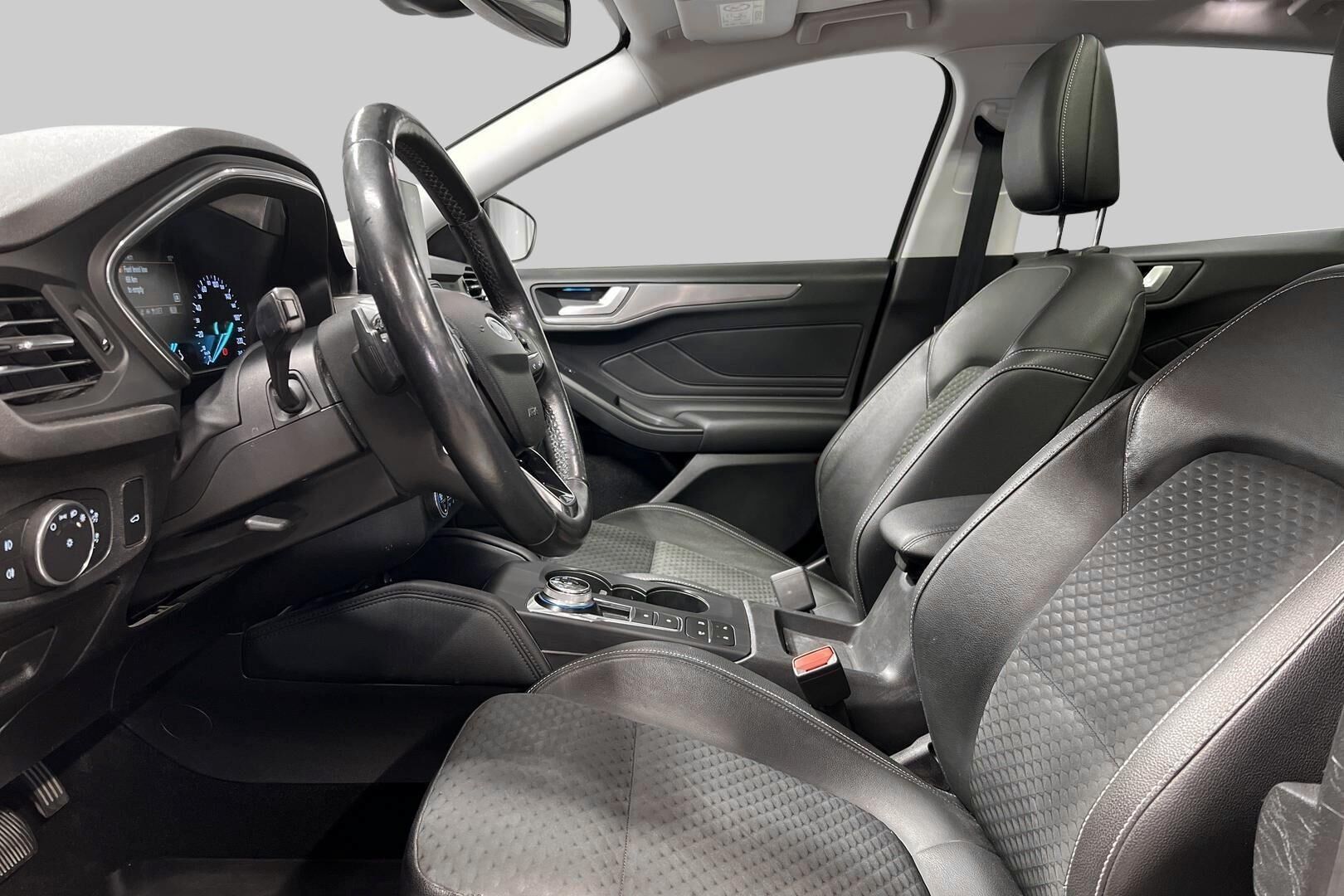 Ford Focus iso kuva 8