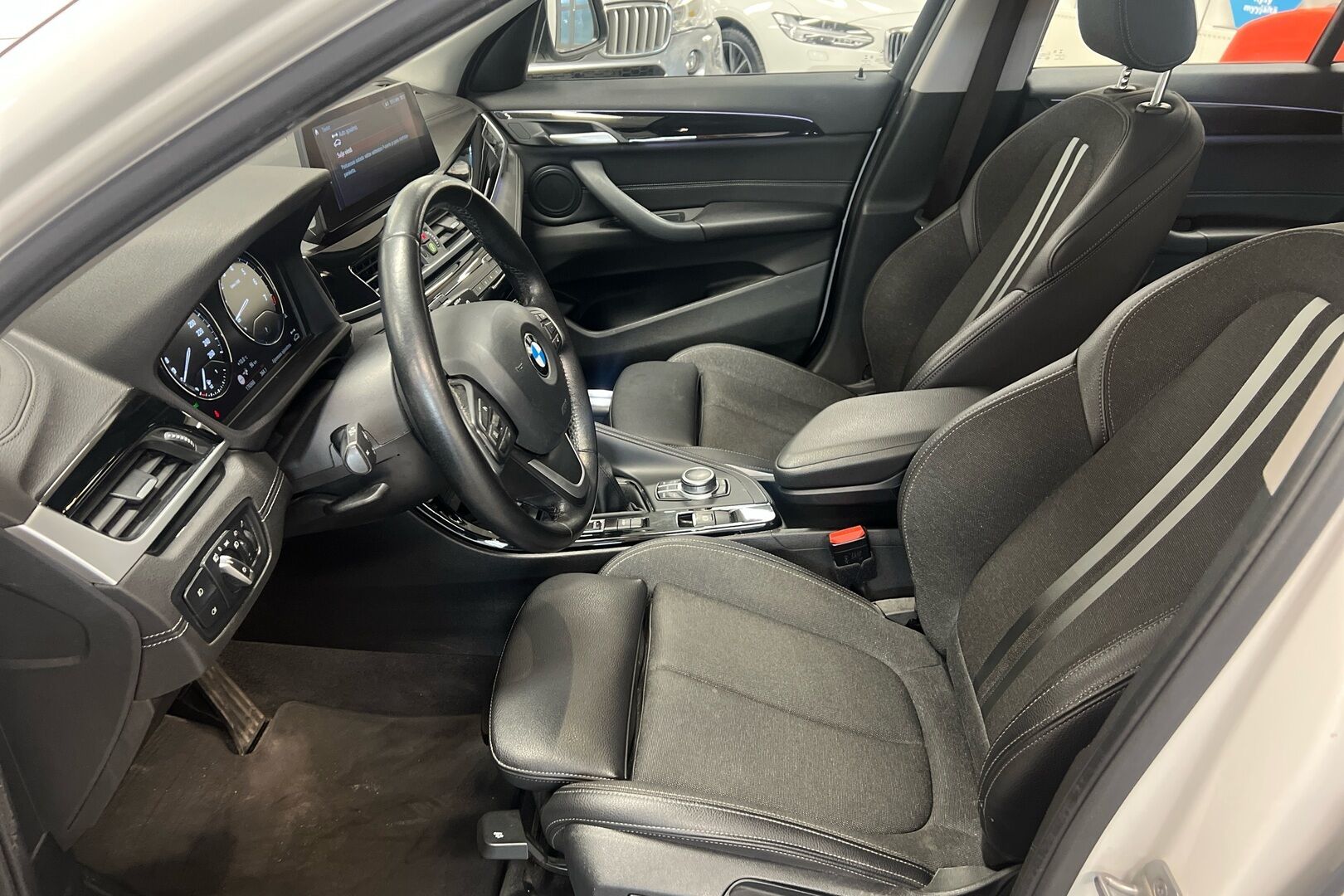 BMW X1 iso kuva 7