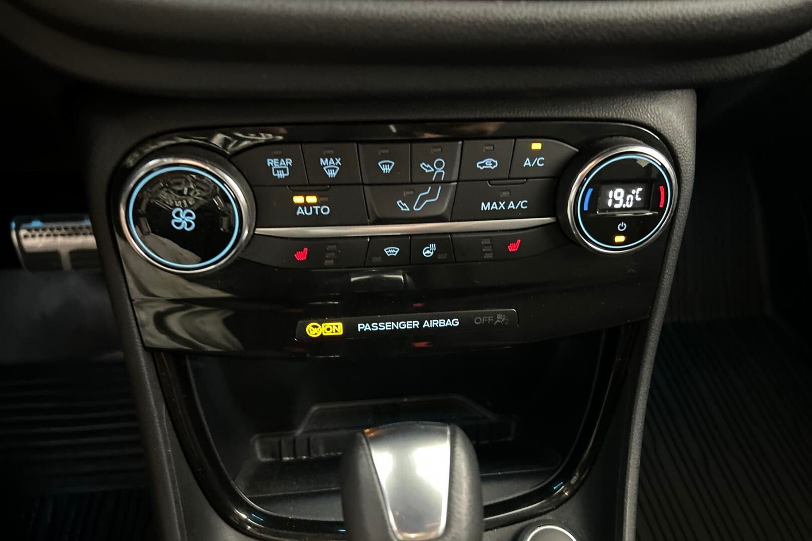 Ford Puma iso kuva 9