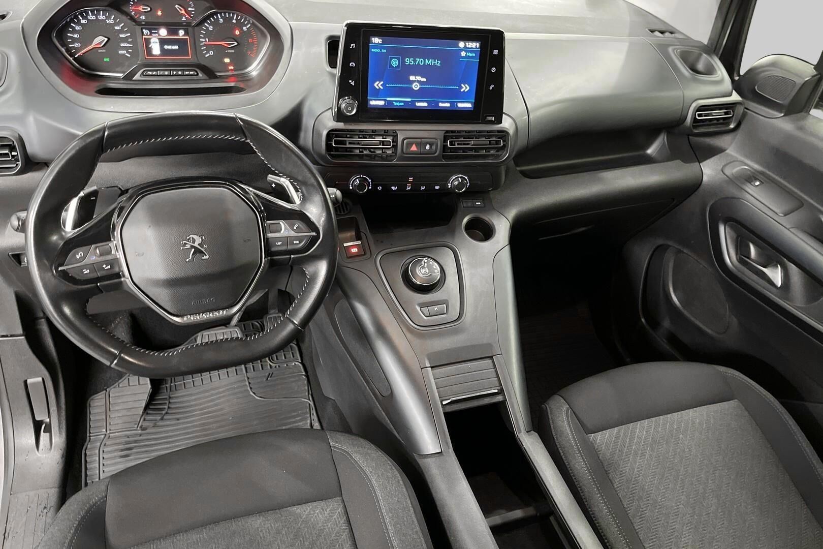 Peugeot Rifter iso kuva 11