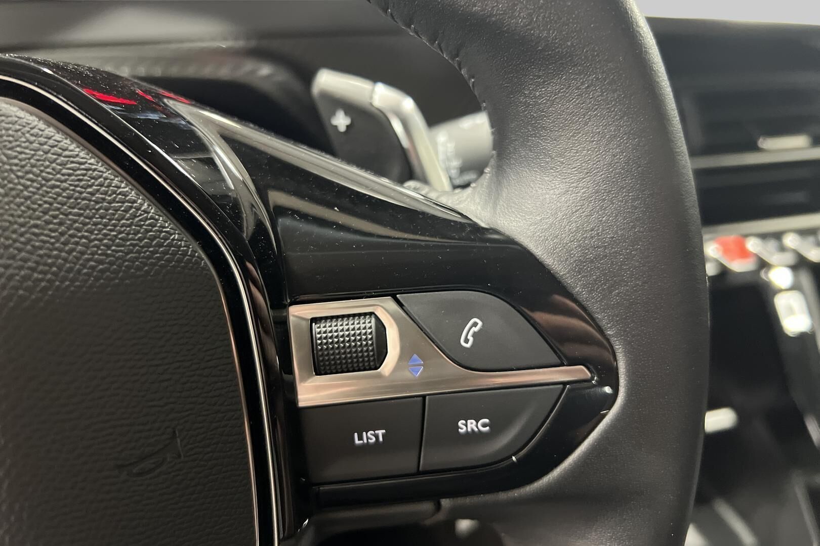 Peugeot 2008 iso kuva 12