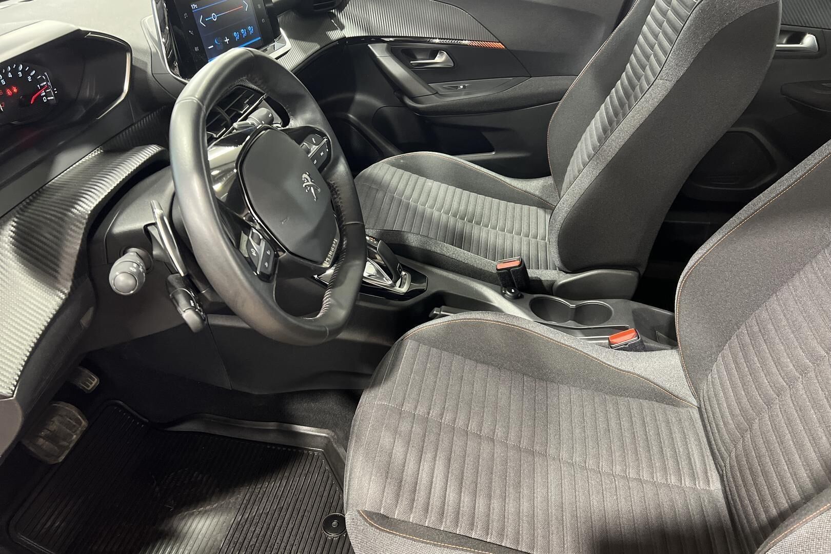Peugeot 2008 iso kuva 7