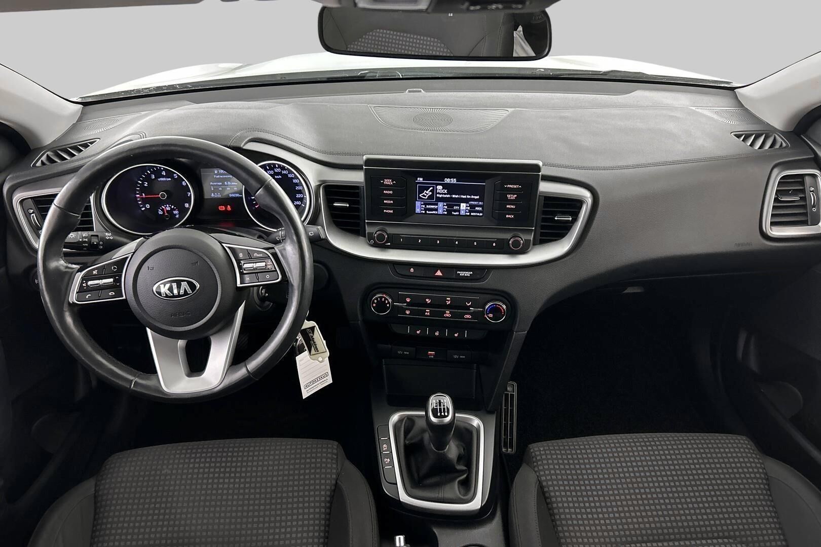 Kia Ceed iso kuva 10