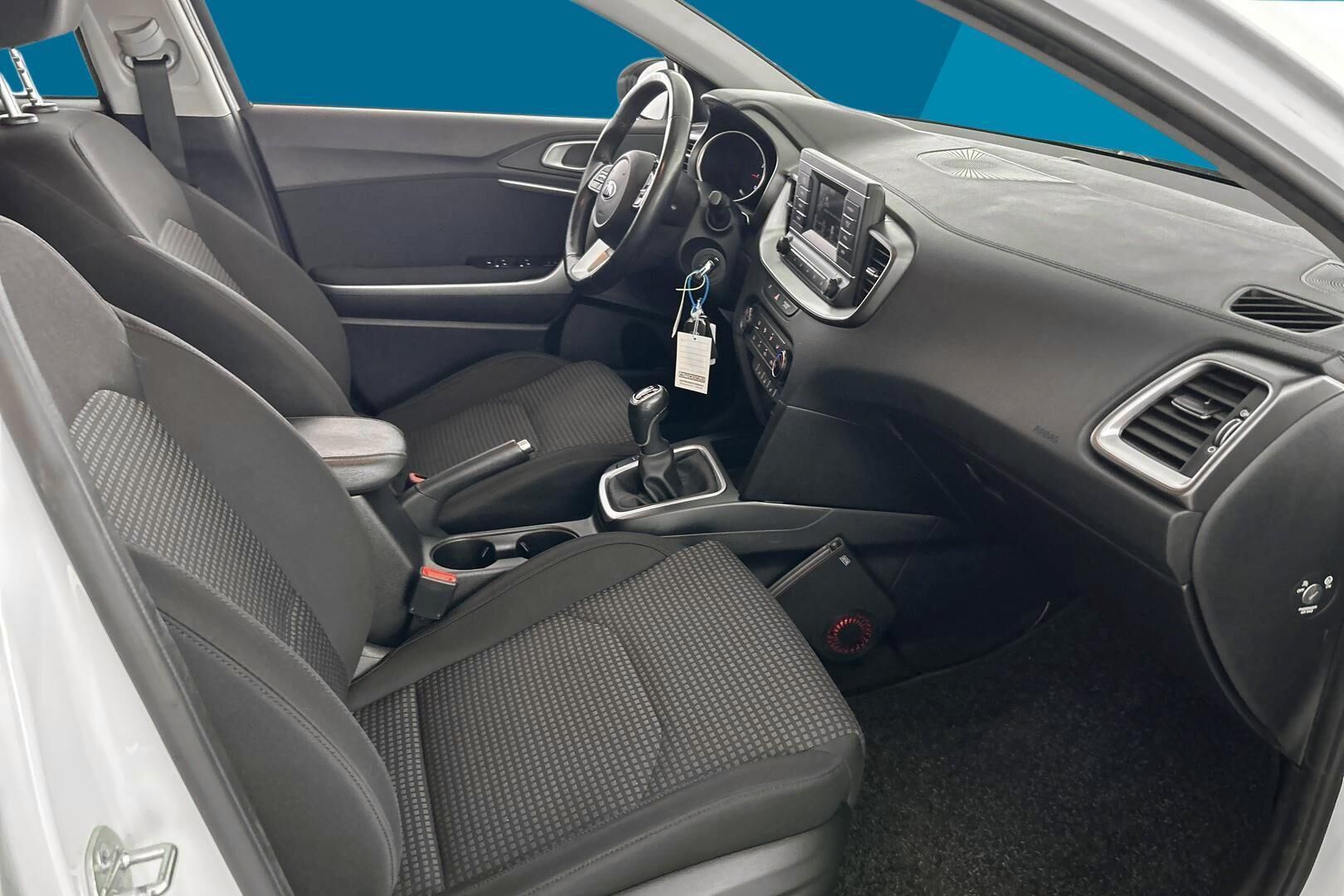 Kia Ceed iso kuva 11