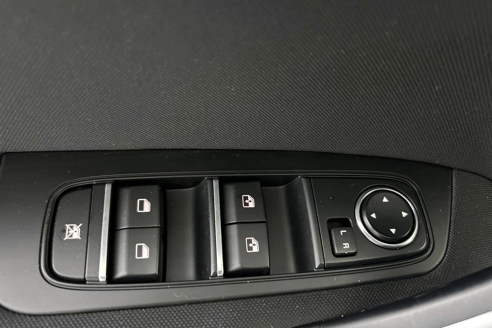 Kia Ceed iso kuva 14
