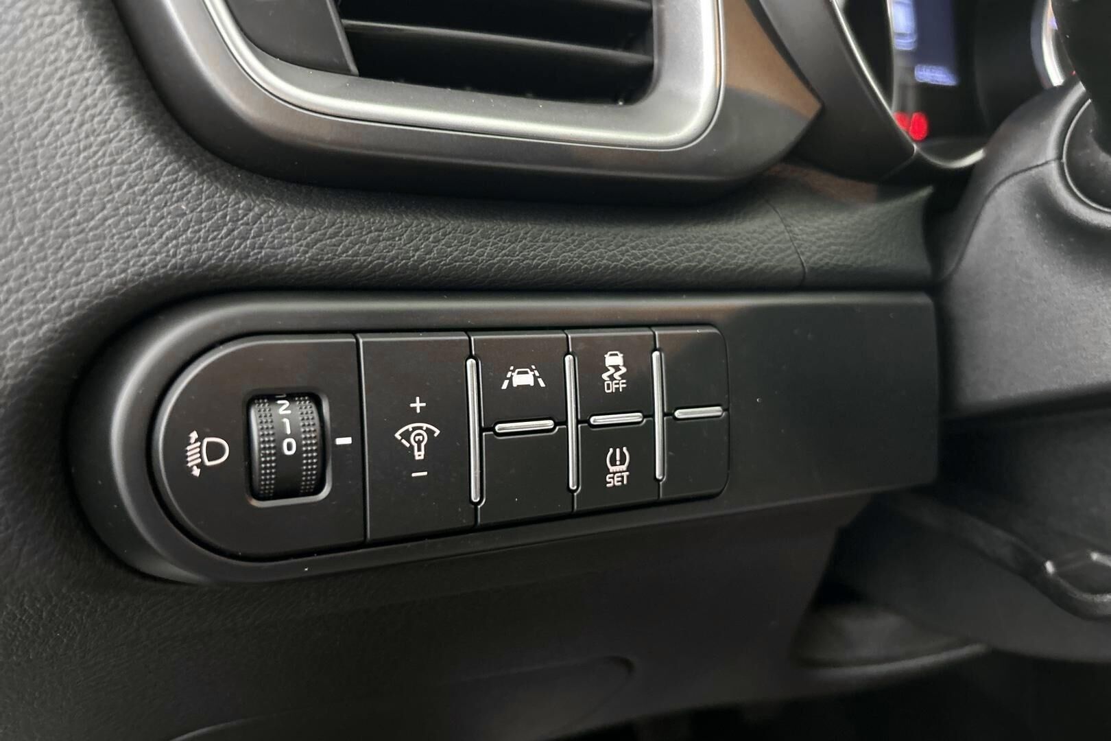 Kia Ceed iso kuva 15