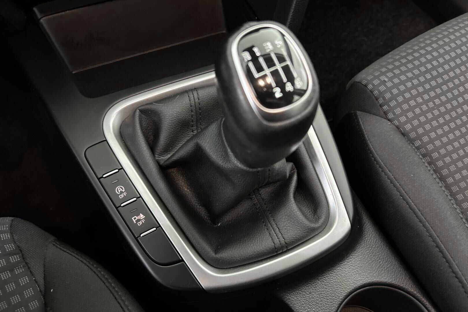 Kia Ceed iso kuva 16