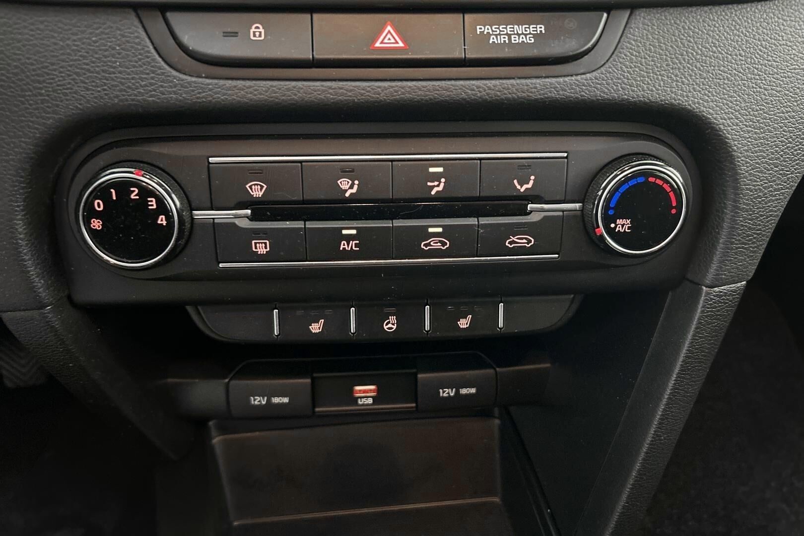 Kia Ceed iso kuva 17