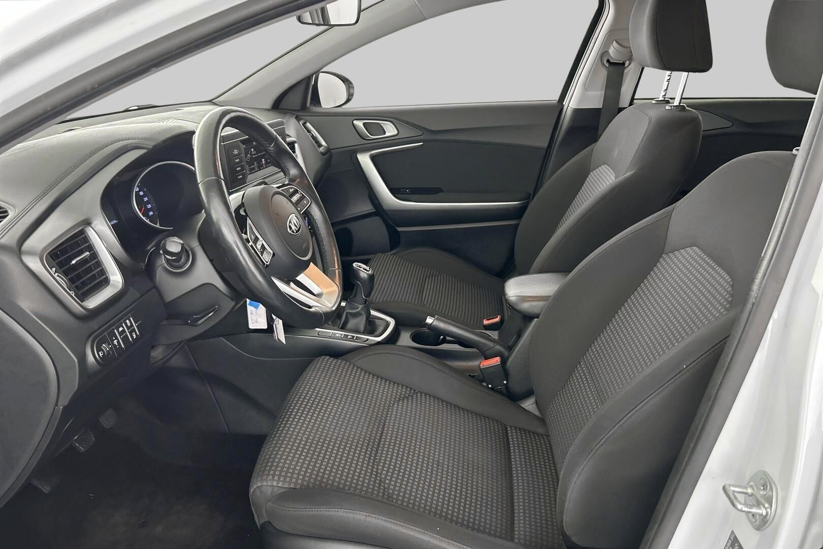 Kia Ceed iso kuva 8