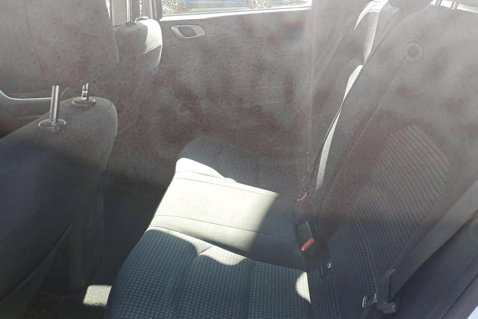 Kia Ceed iso kuva 9