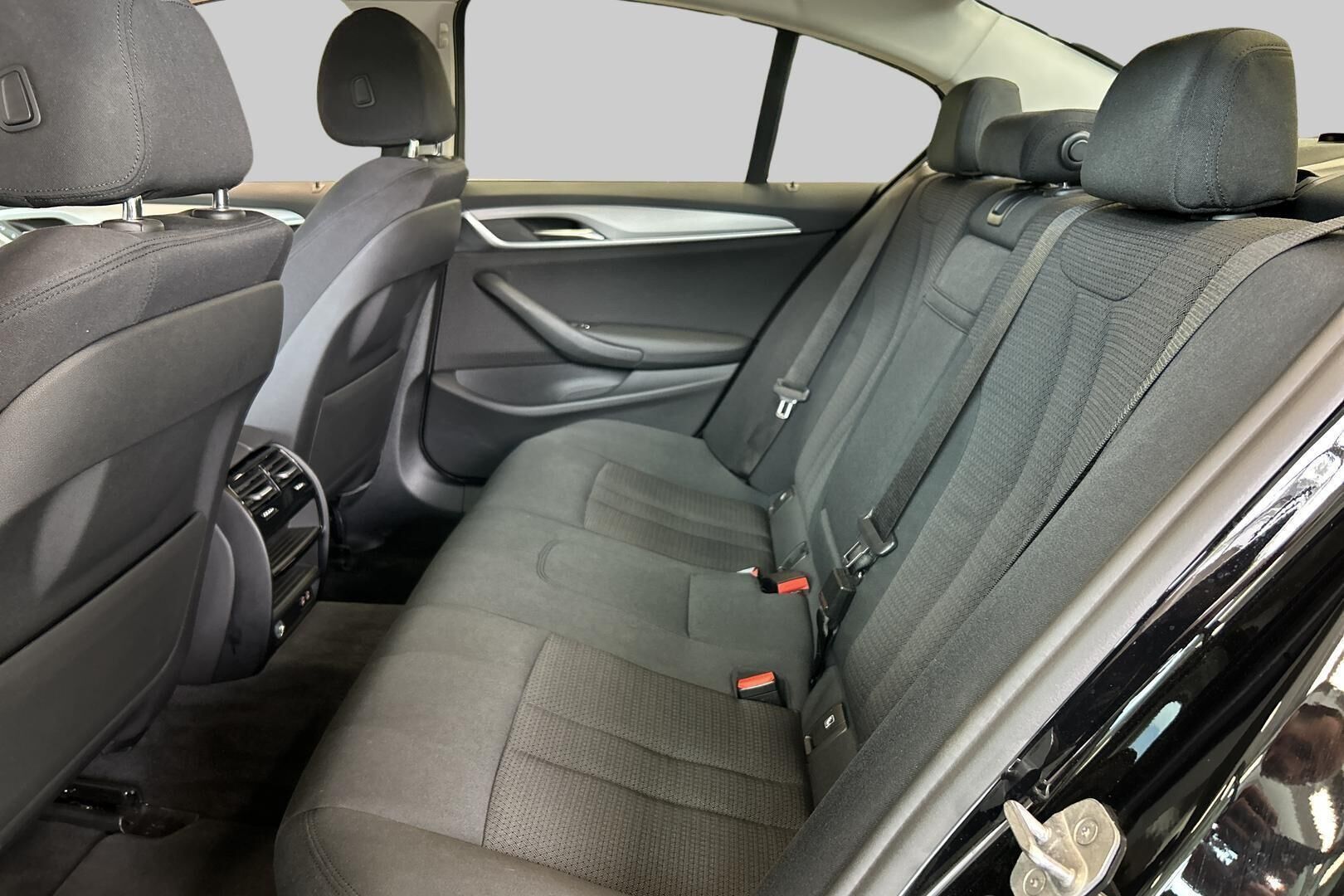 BMW 5-SARJA iso kuva 9