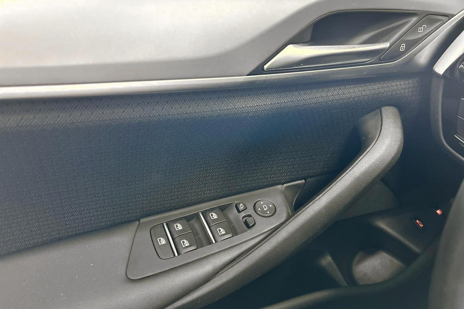 BMW 5-SARJA iso kuva 18
