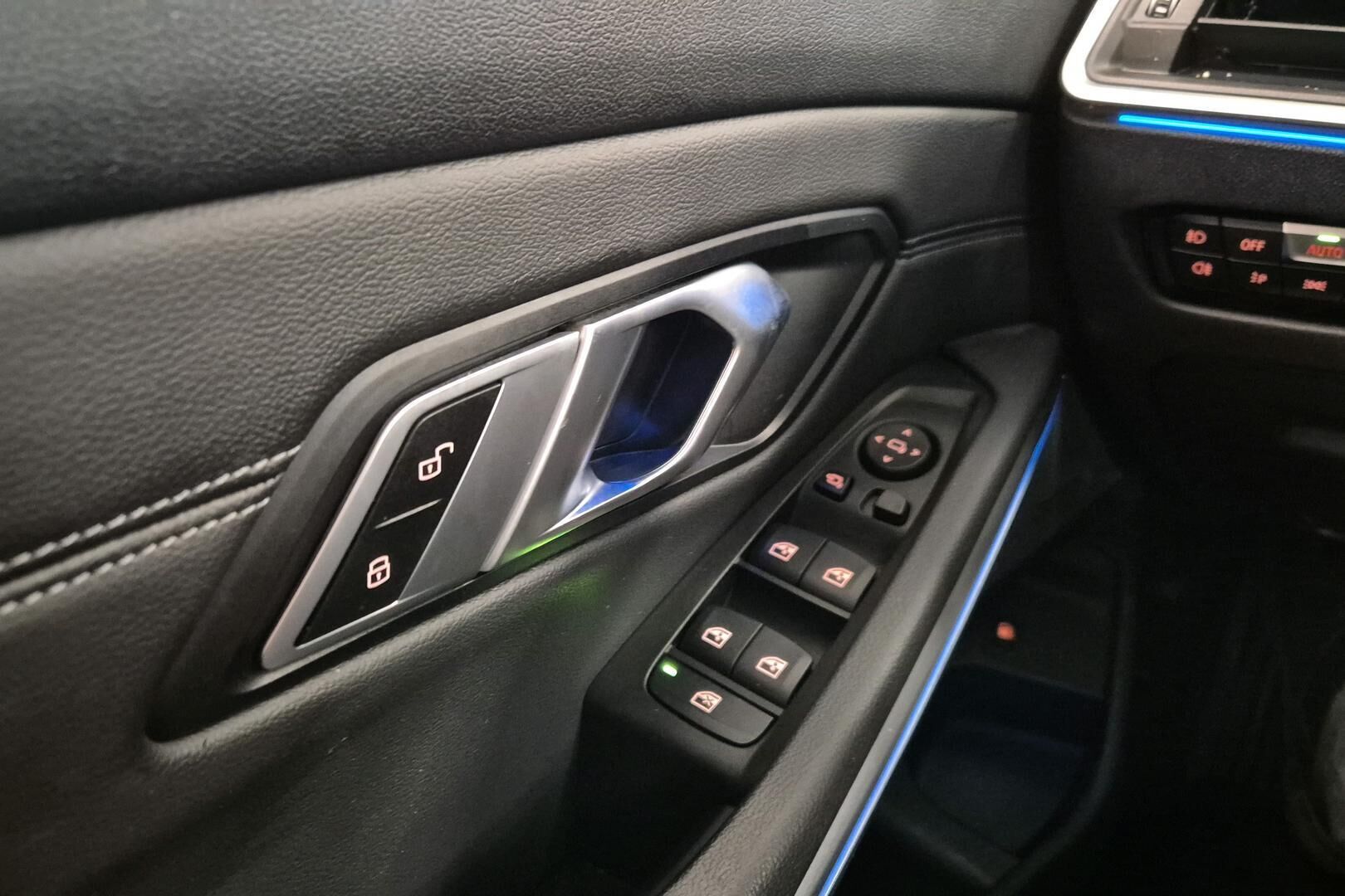 BMW 3-sarja iso kuva 19