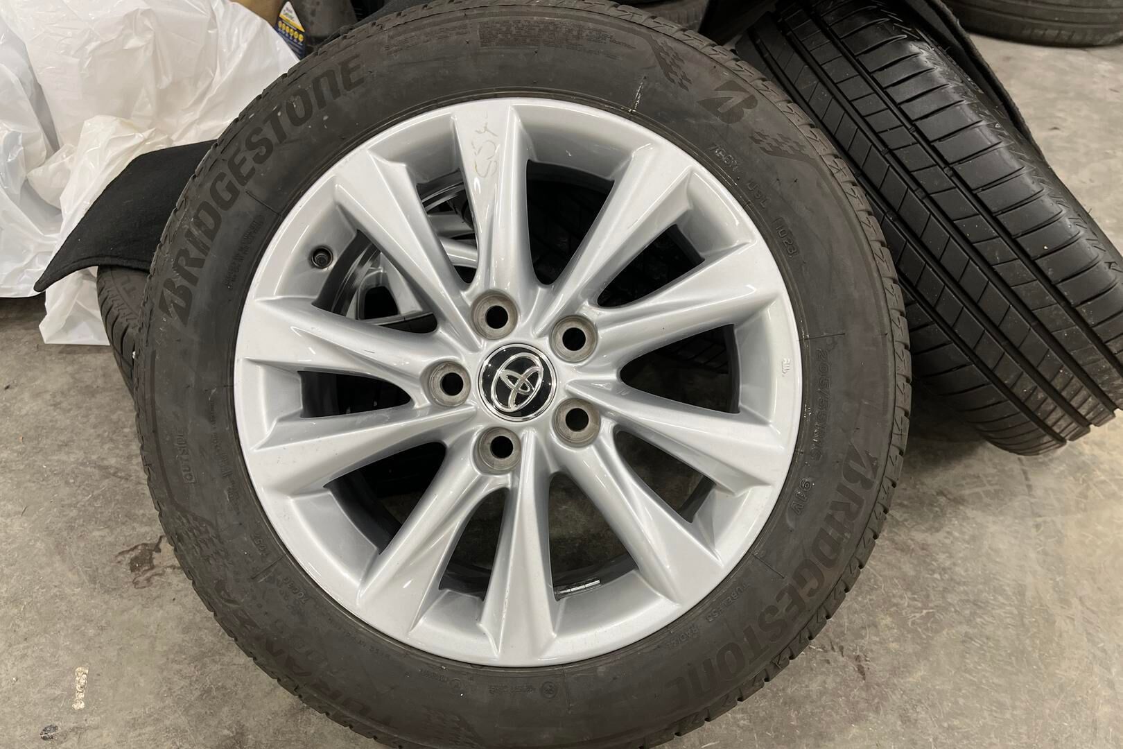 Toyota Corolla iso kuva 14