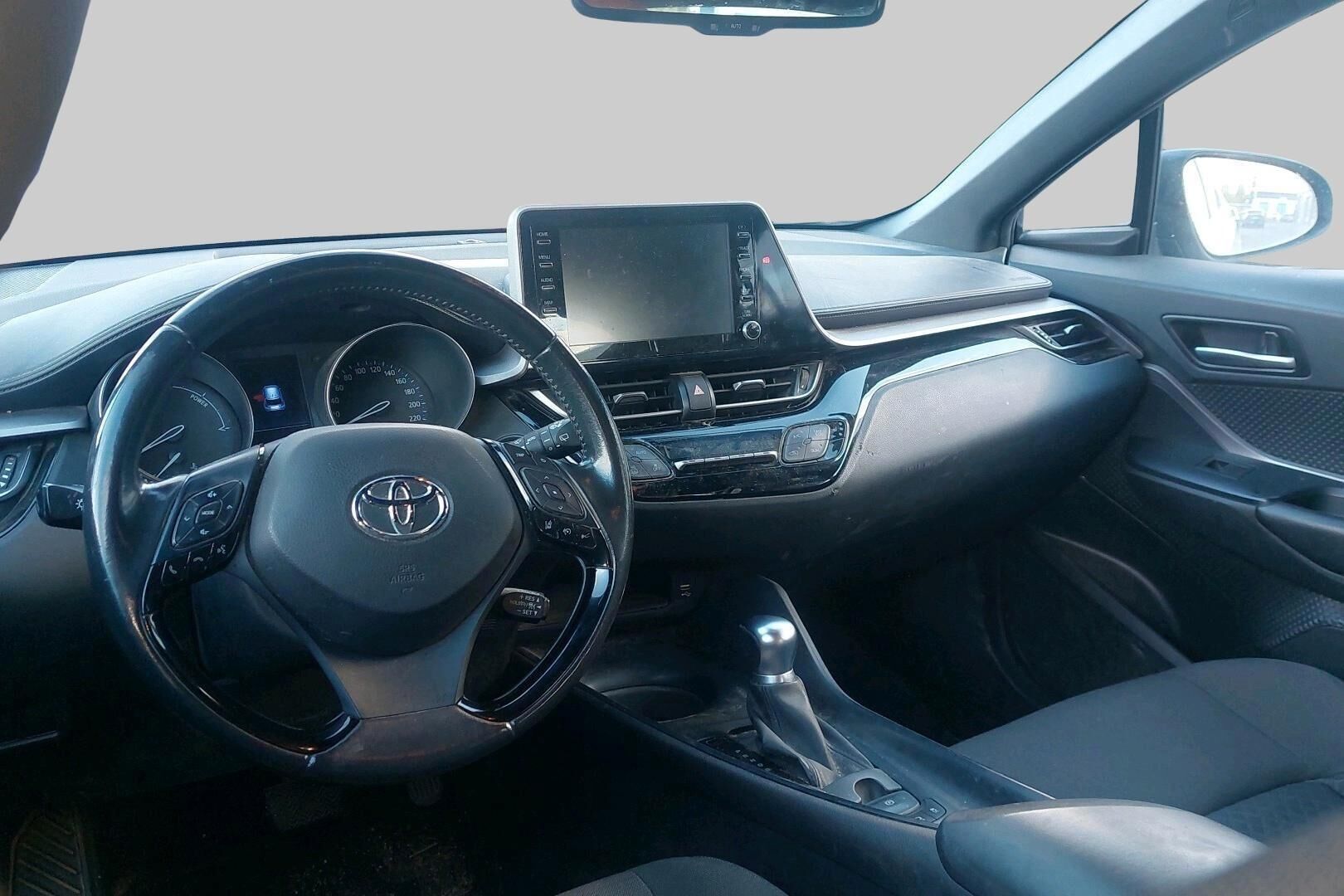 Toyota C-HR iso kuva 1