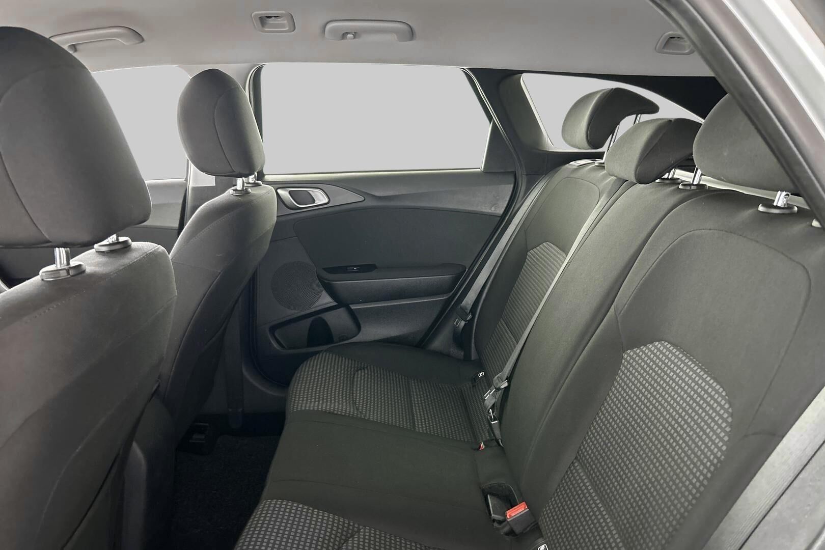 Kia Ceed iso kuva 10