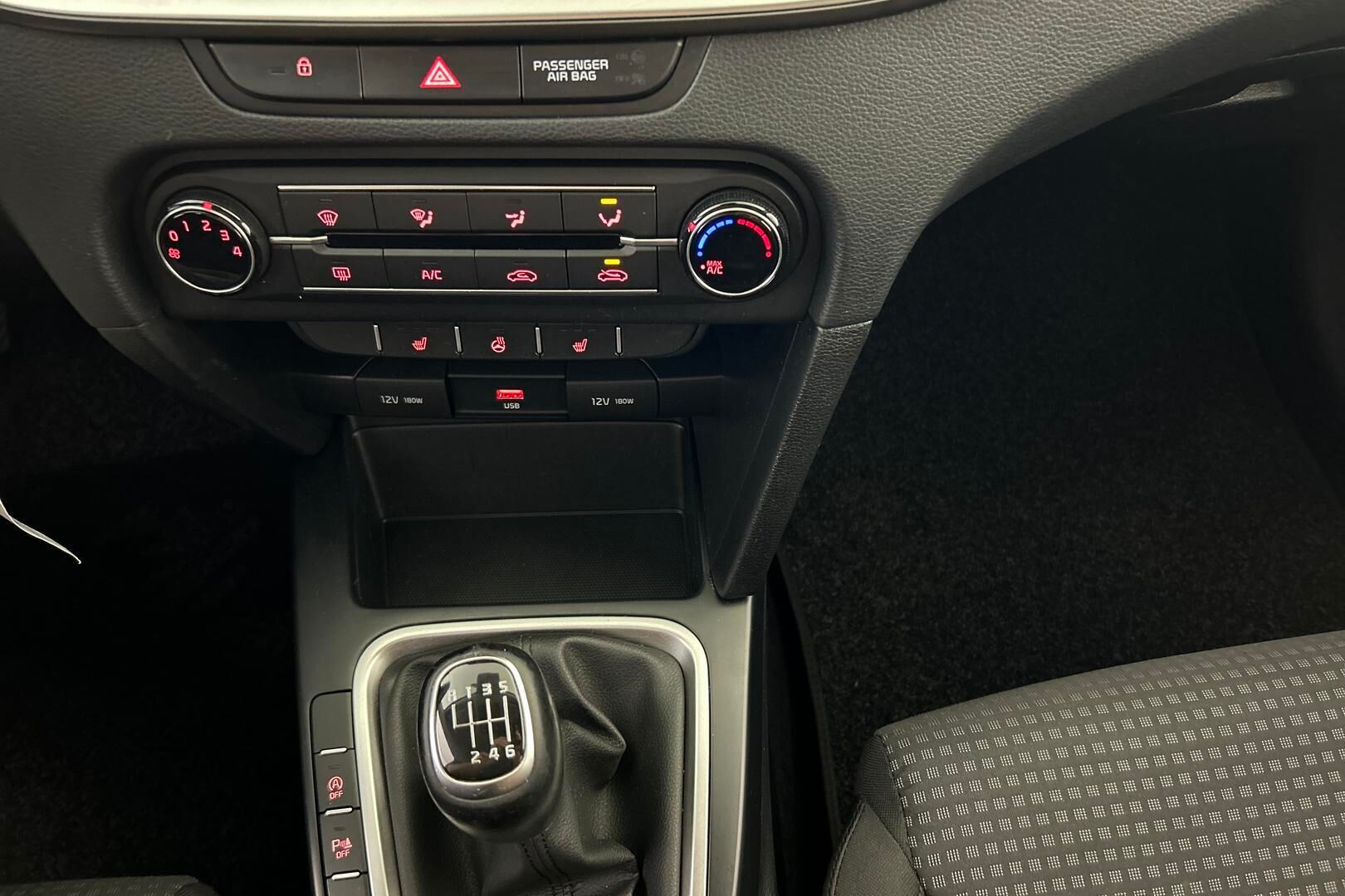 Kia Ceed iso kuva 20