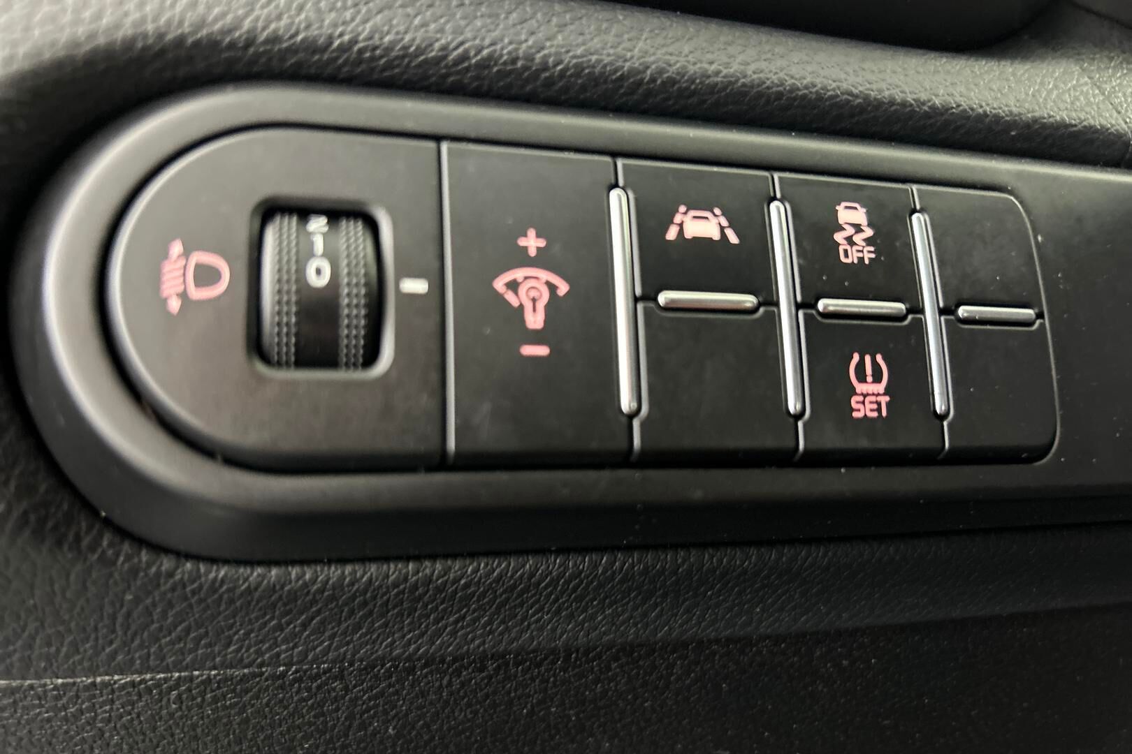 Kia Ceed iso kuva 23