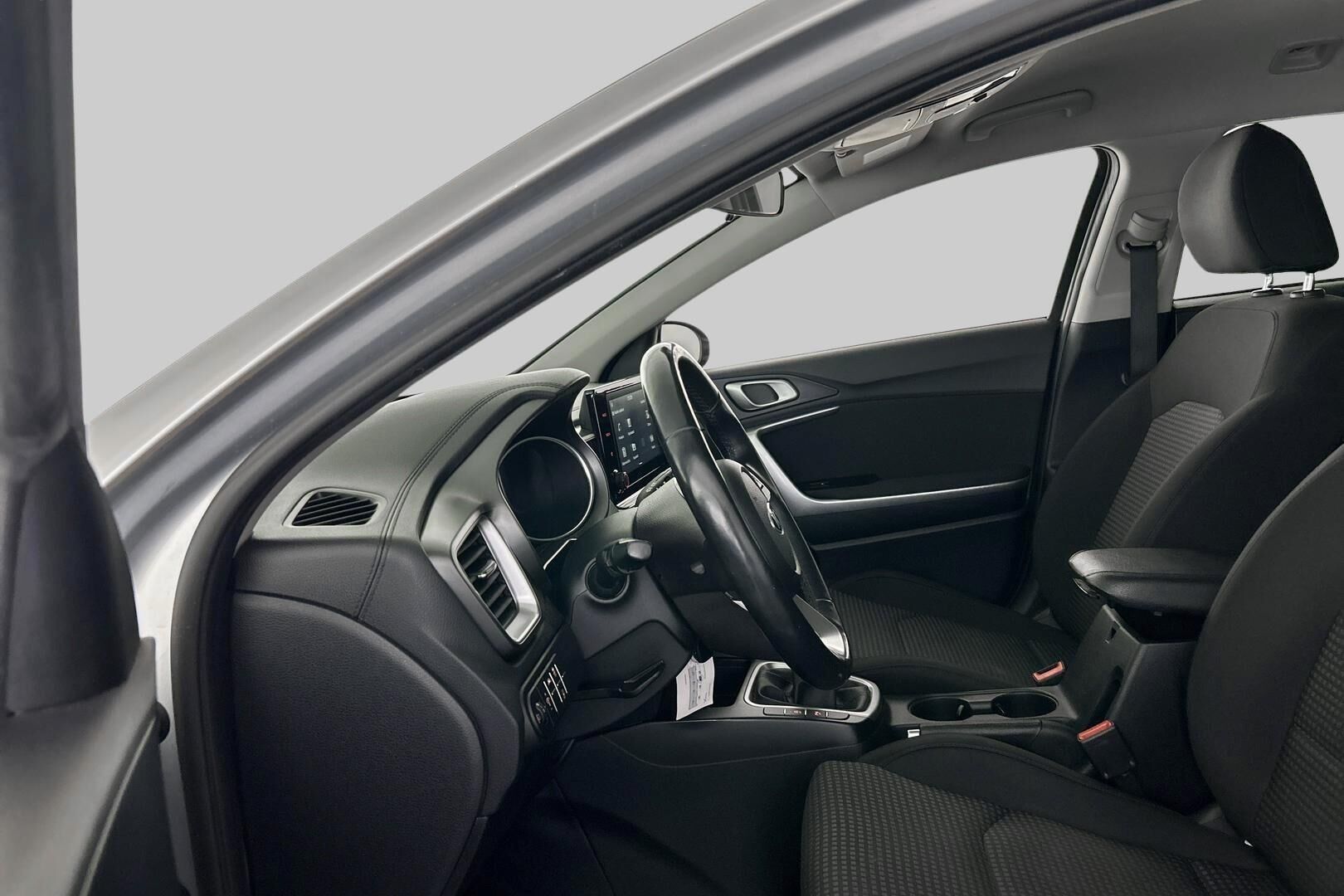 Kia Ceed iso kuva 8