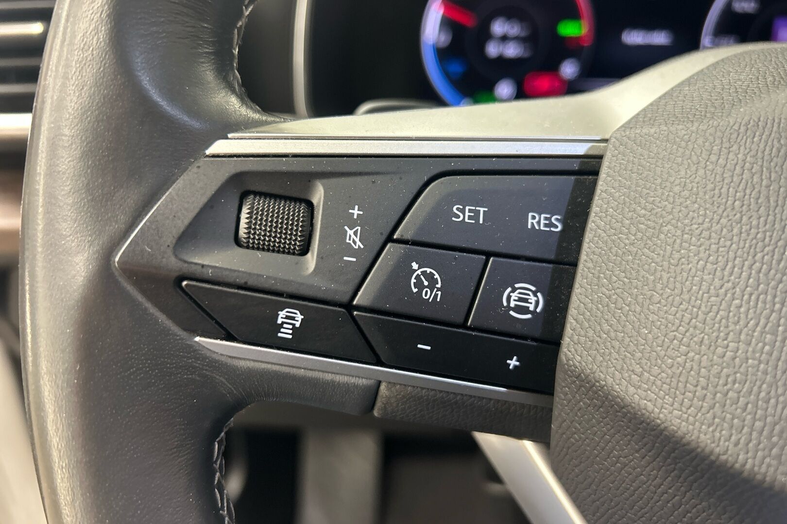 Seat Leon iso kuva 13