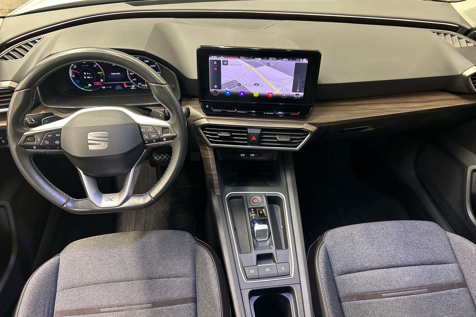 Seat Leon iso kuva 6