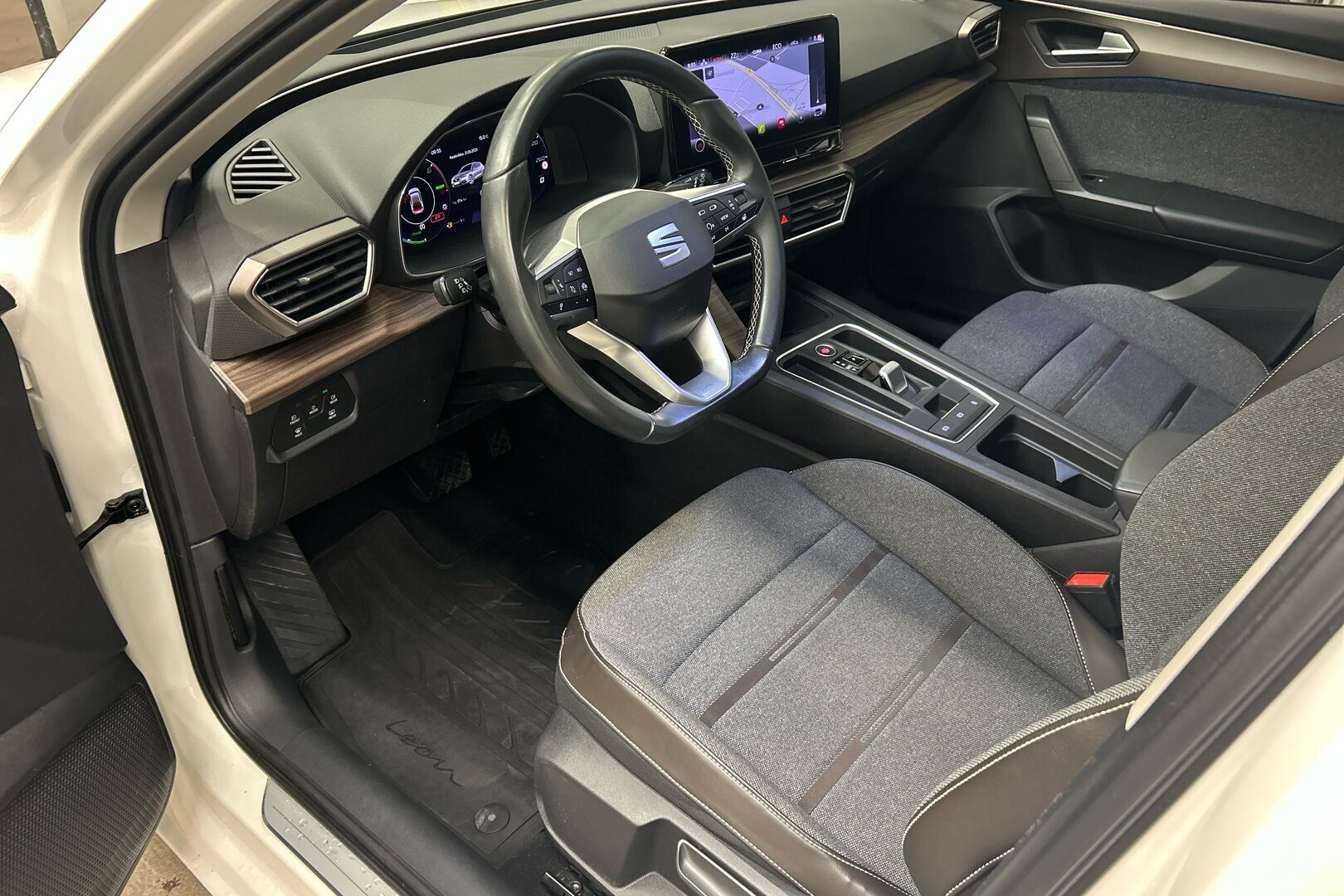 Seat Leon iso kuva 7