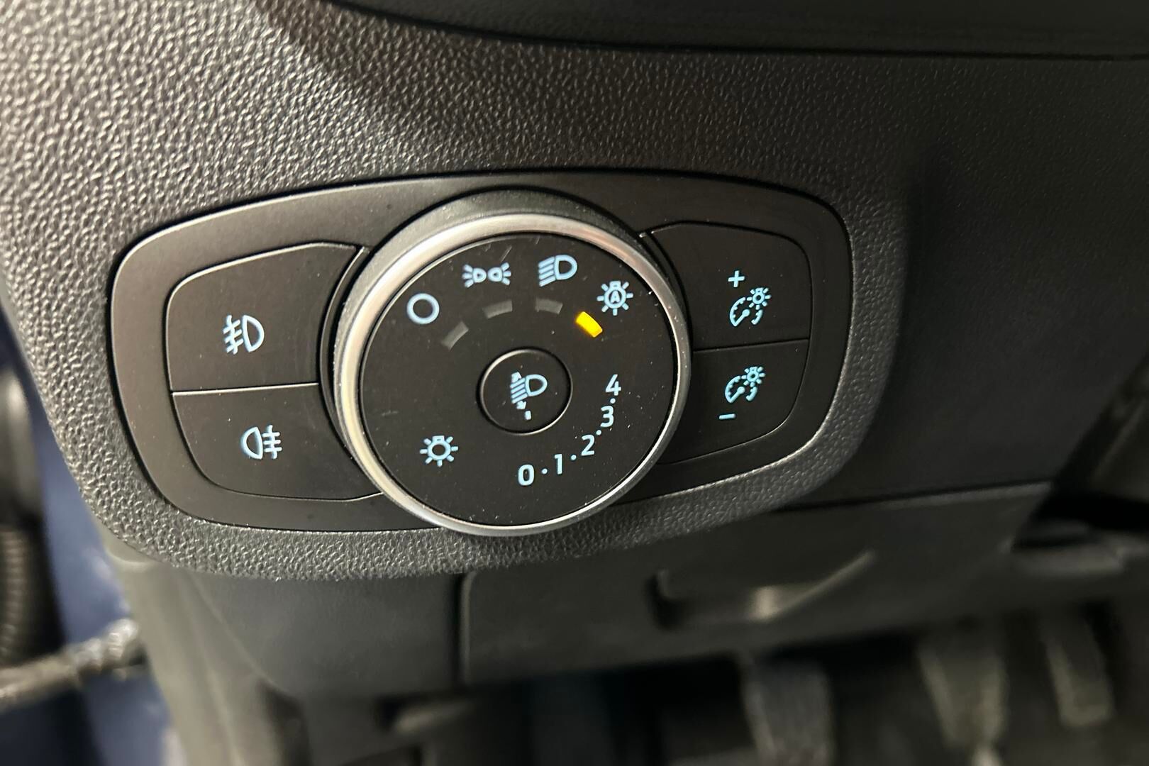 Ford Fiesta iso kuva 15
