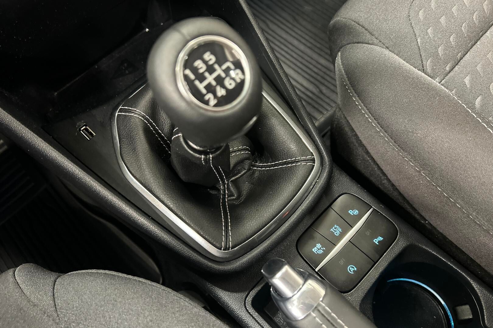 Ford Fiesta iso kuva 23
