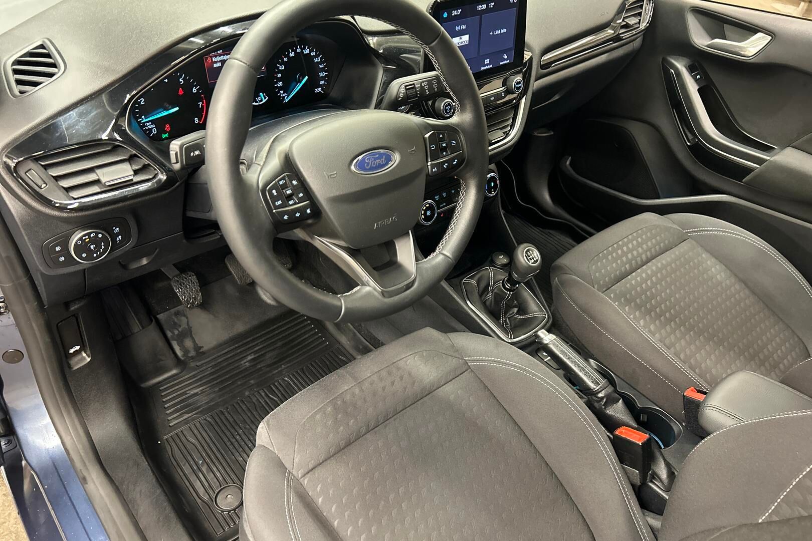 Ford Fiesta iso kuva 9