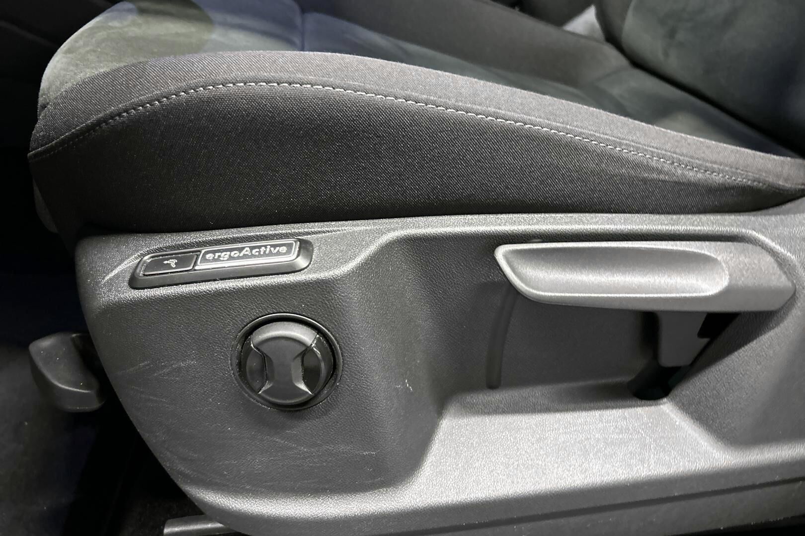 Volkswagen Tiguan iso kuva 15