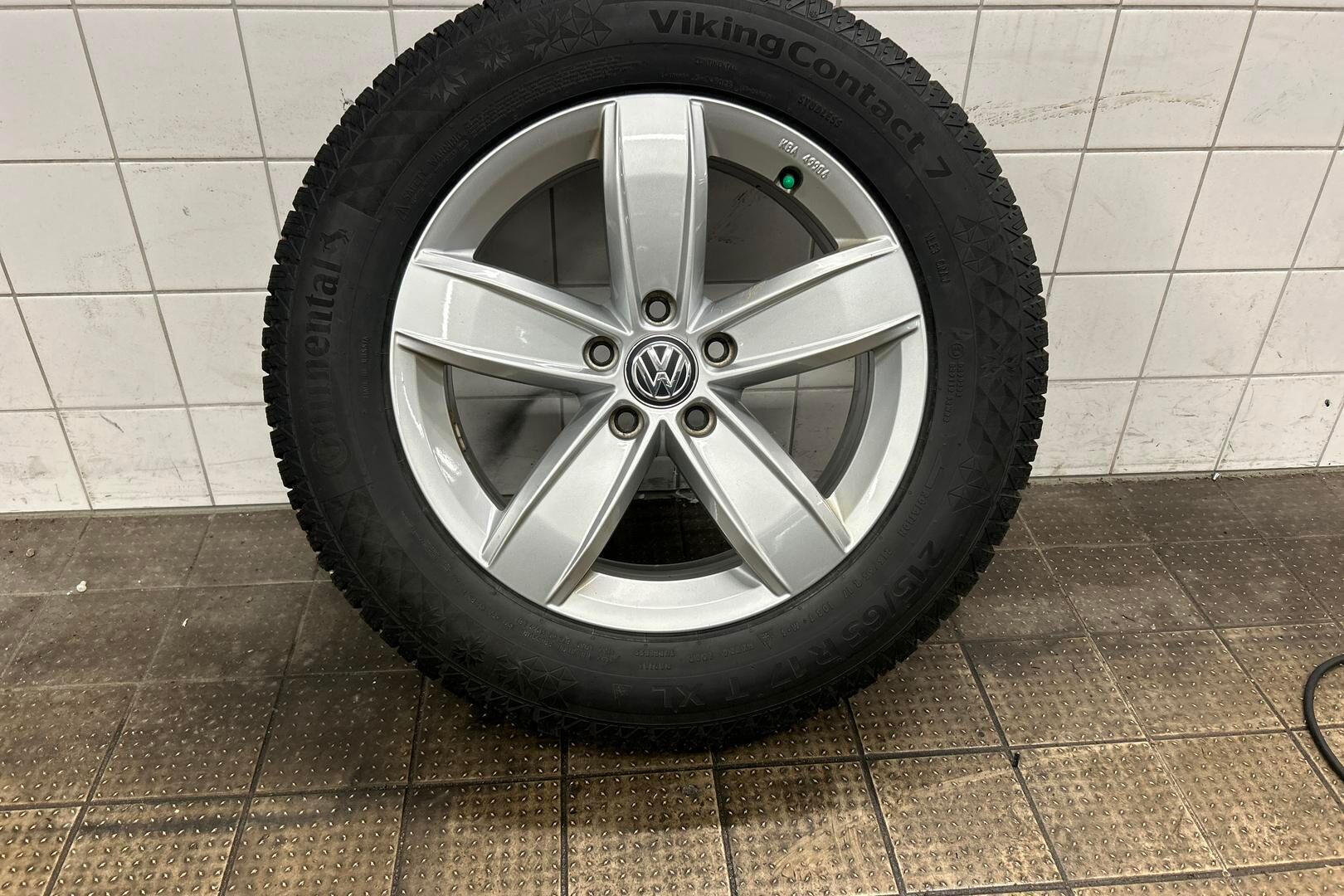 Volkswagen Tiguan iso kuva 17