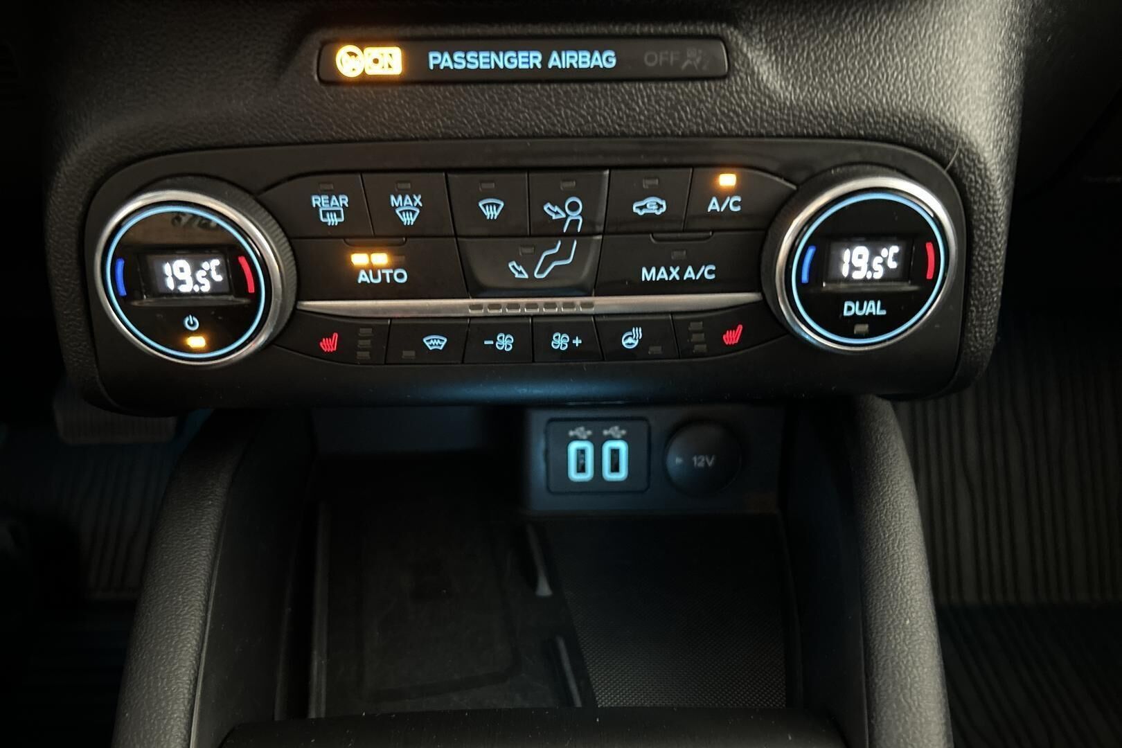 Ford Focus iso kuva 19