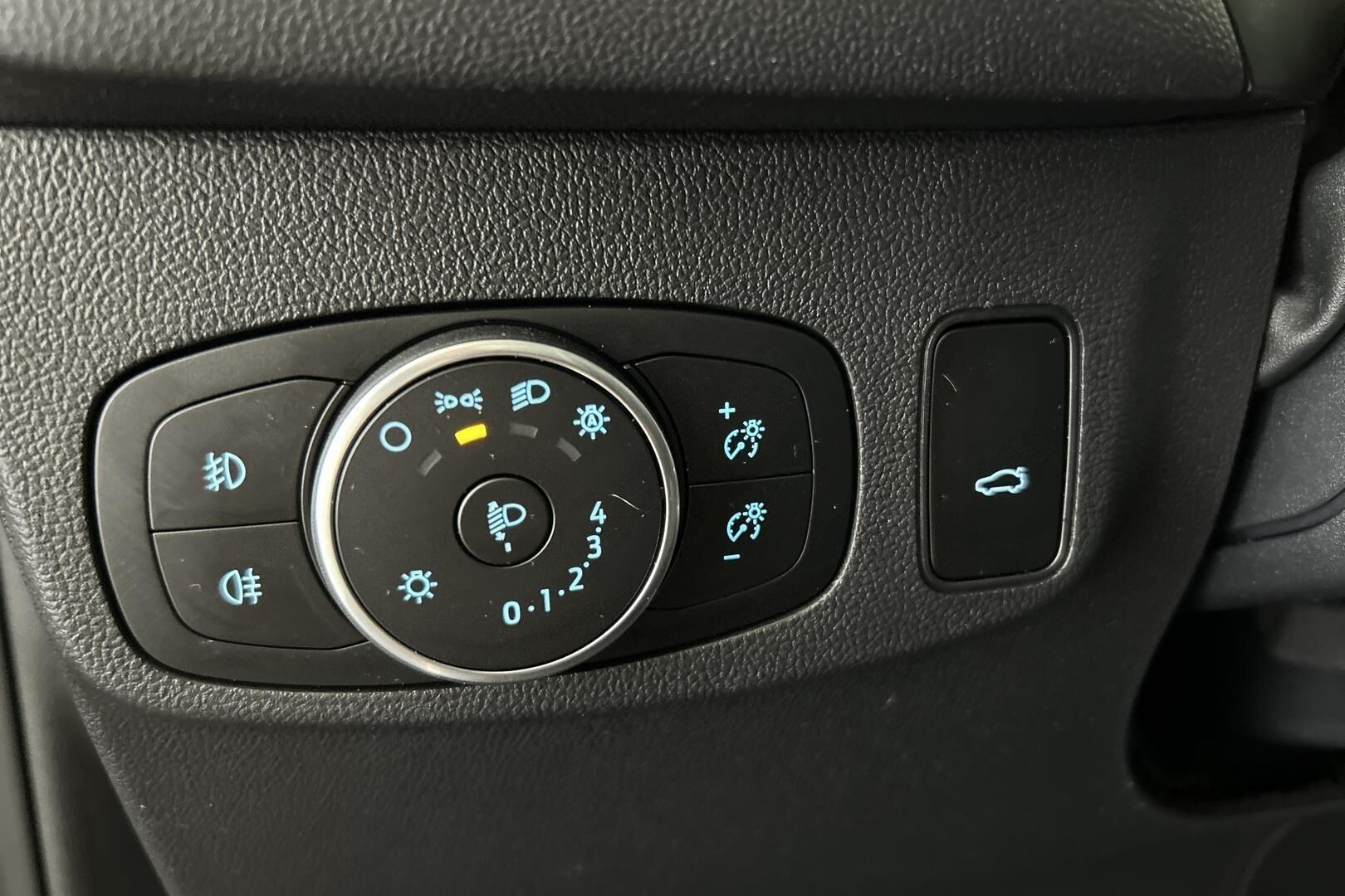 Ford Focus iso kuva 24