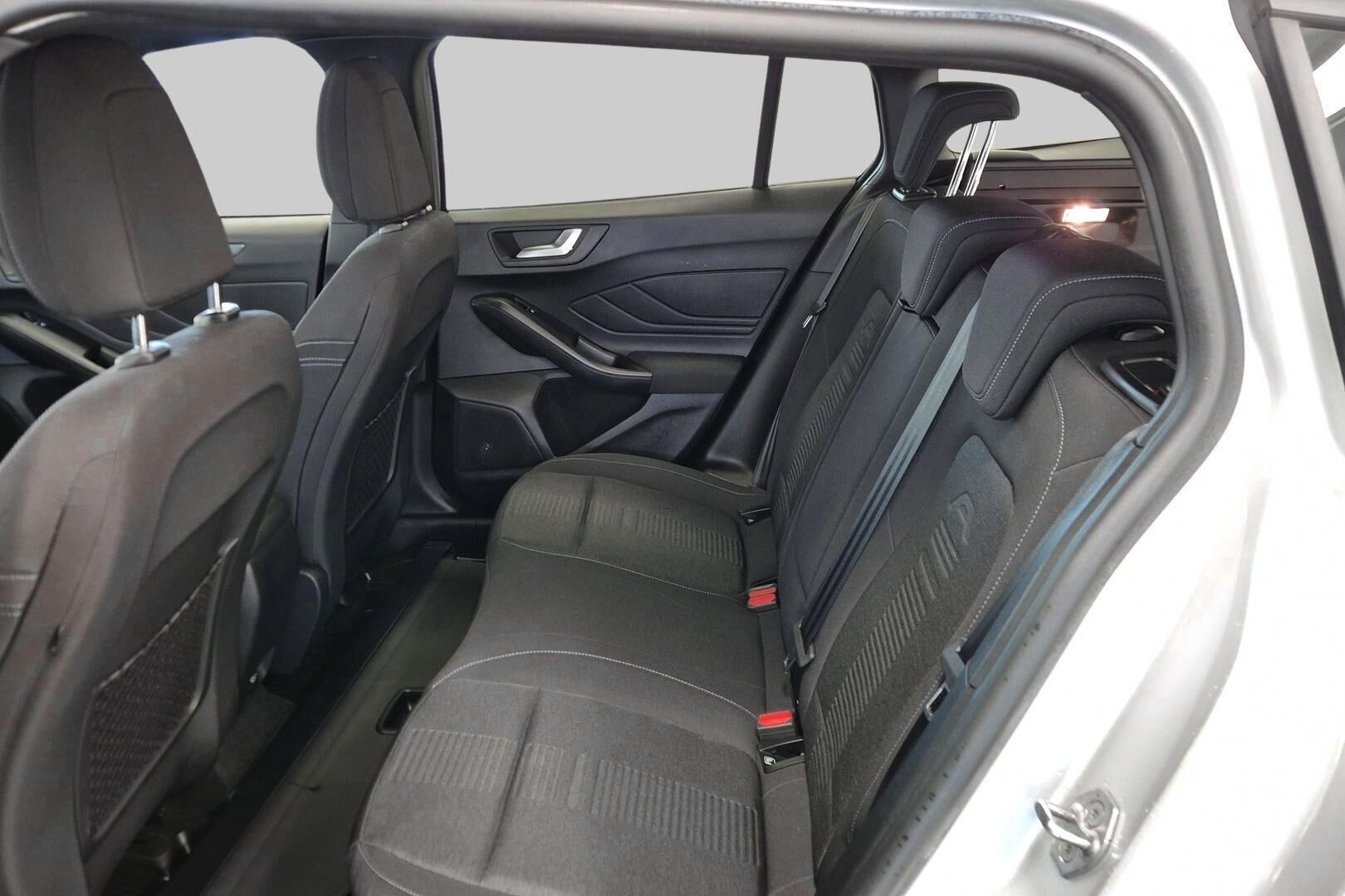 Ford Focus iso kuva 10