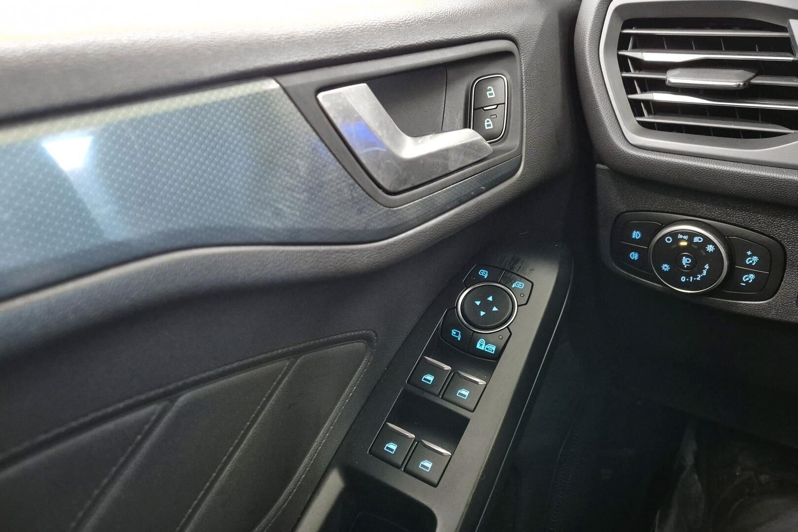 Ford Focus iso kuva 21