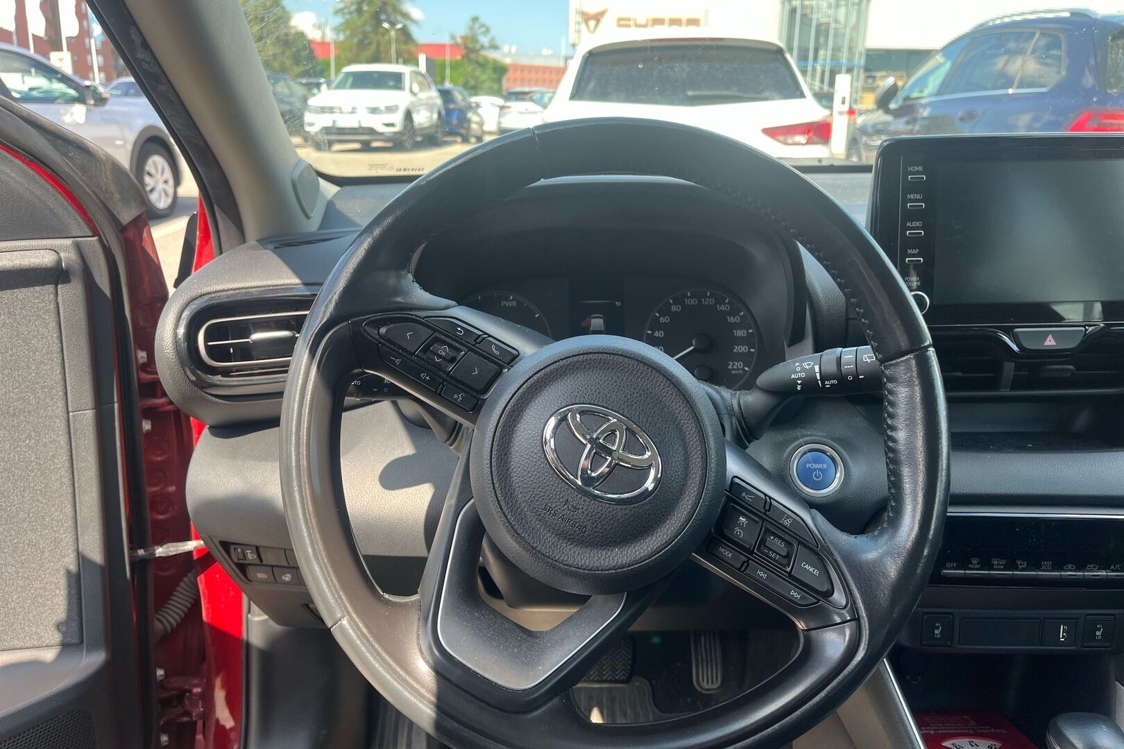 Toyota Yaris iso kuva 2