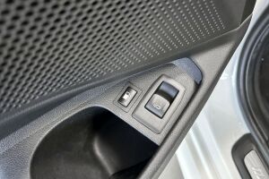 BMW 3-SARJA esikatselu 25