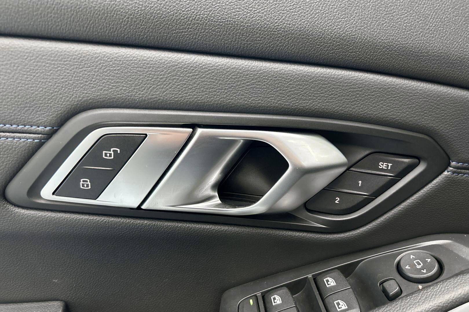 BMW 3-SARJA iso kuva 16