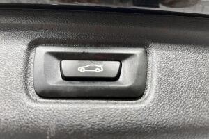 BMW 3-SARJA esikatselu 32