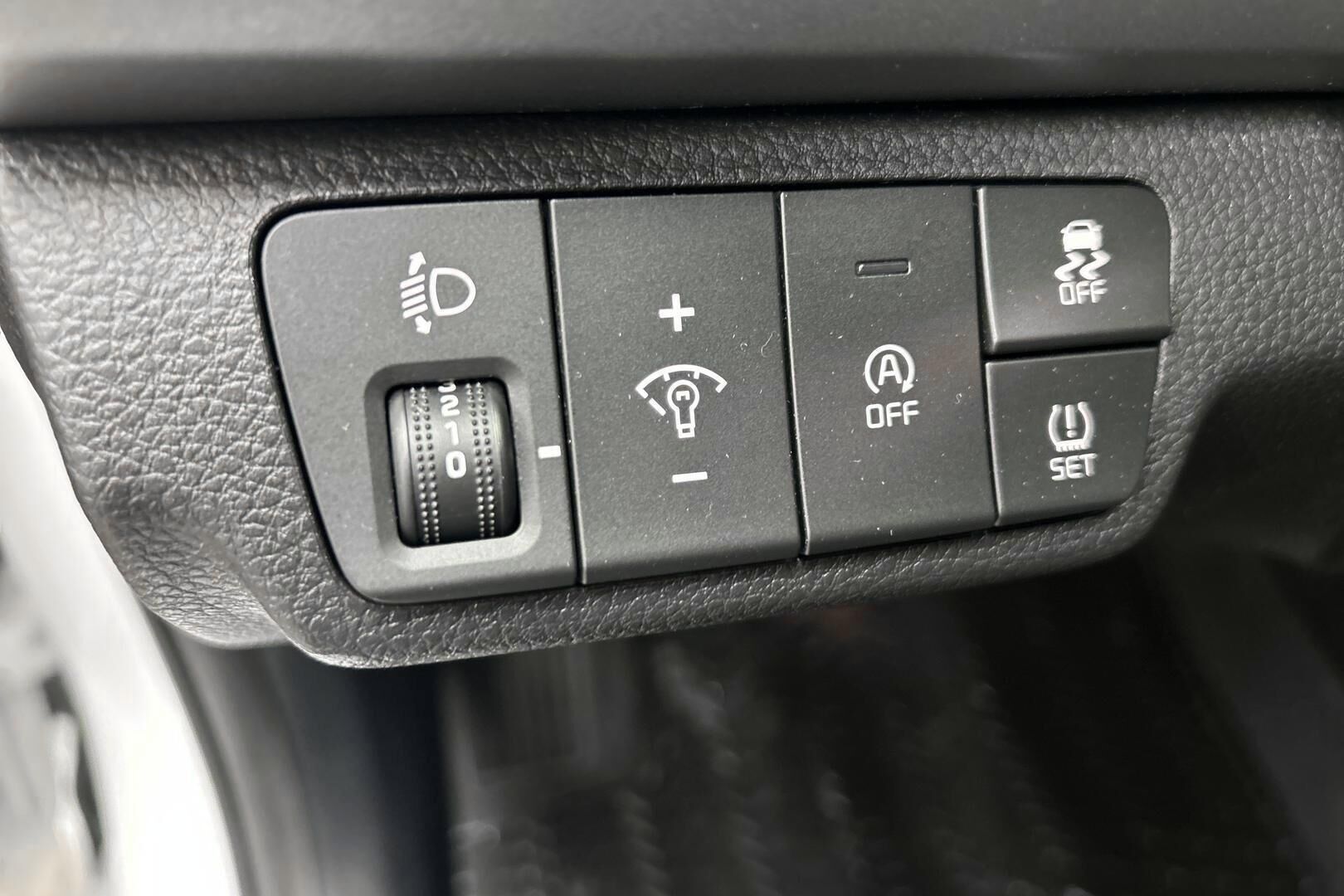 Kia Rio iso kuva 15
