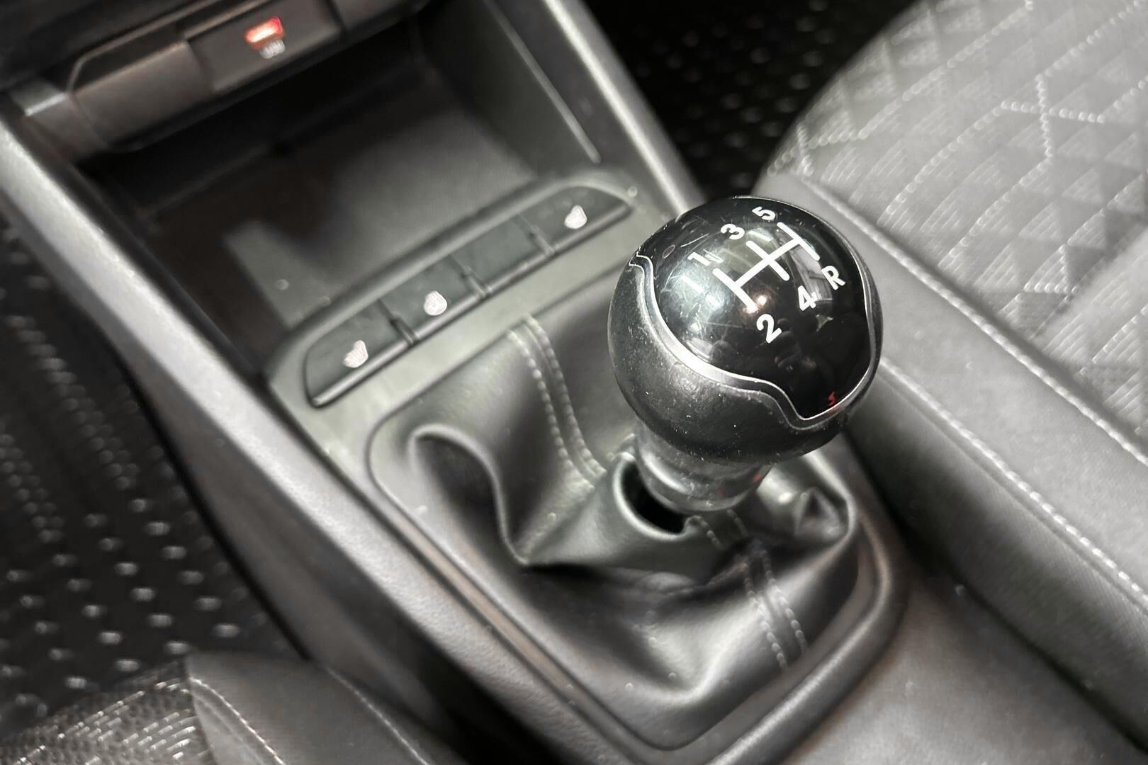 Kia Rio iso kuva 22