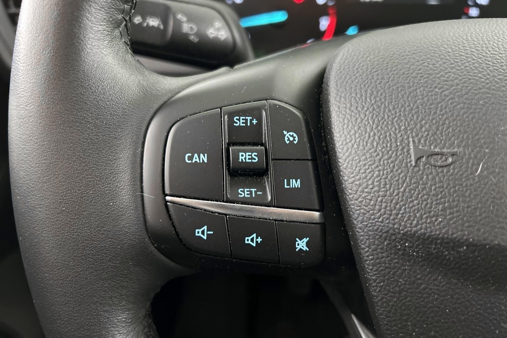 Ford Focus iso kuva 15