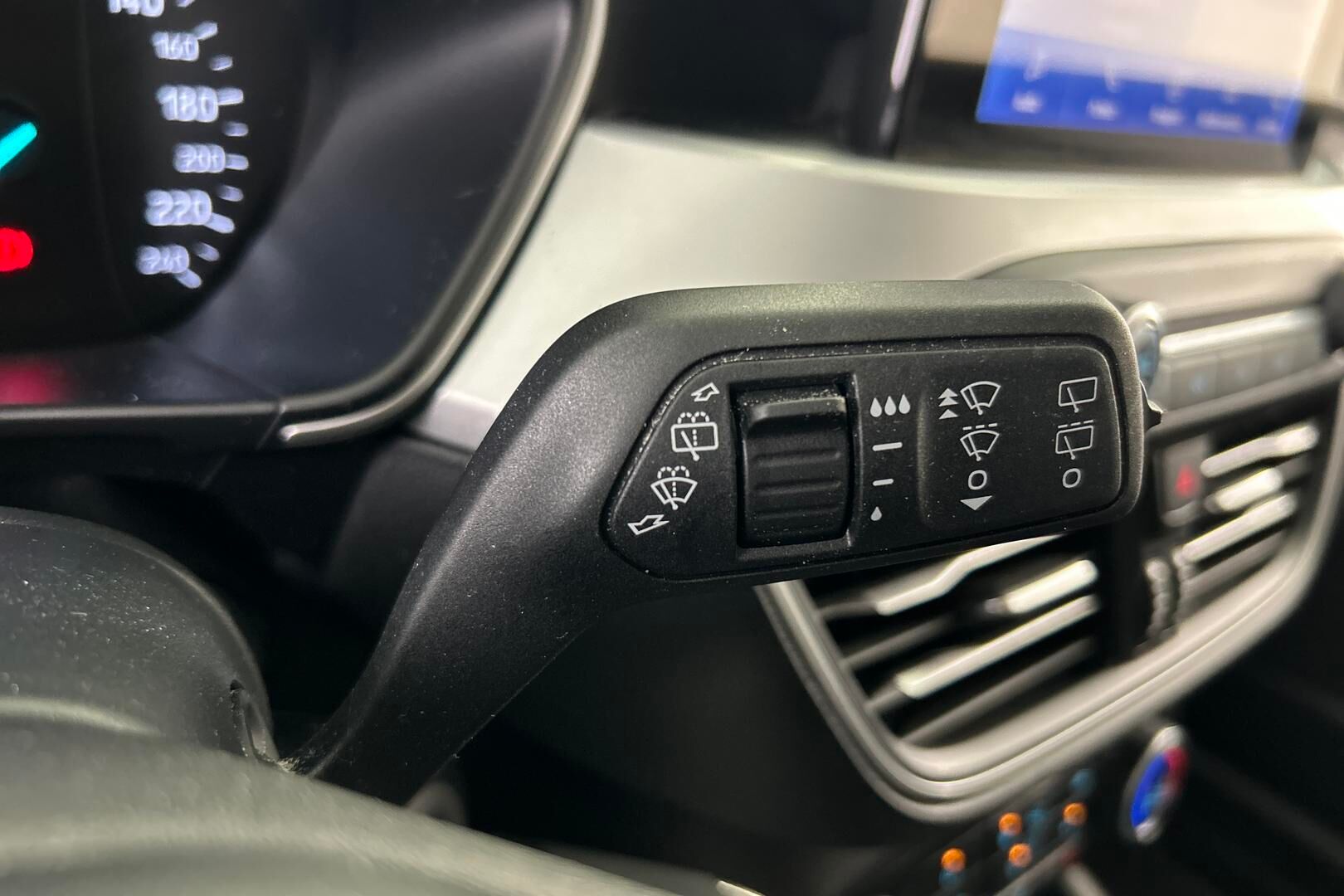 Ford Focus iso kuva 16