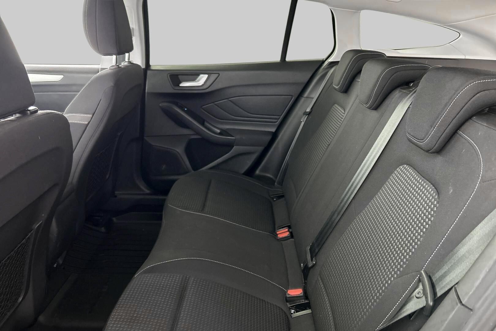 Ford Focus iso kuva 9