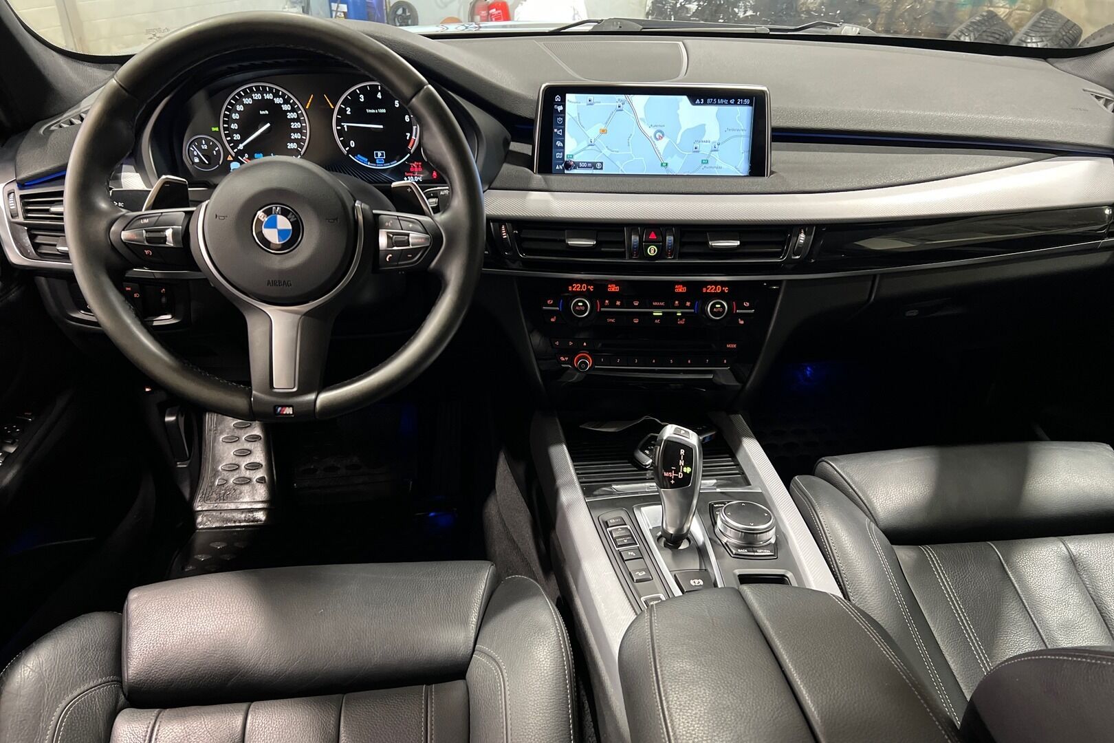 BMW X5 iso kuva 14