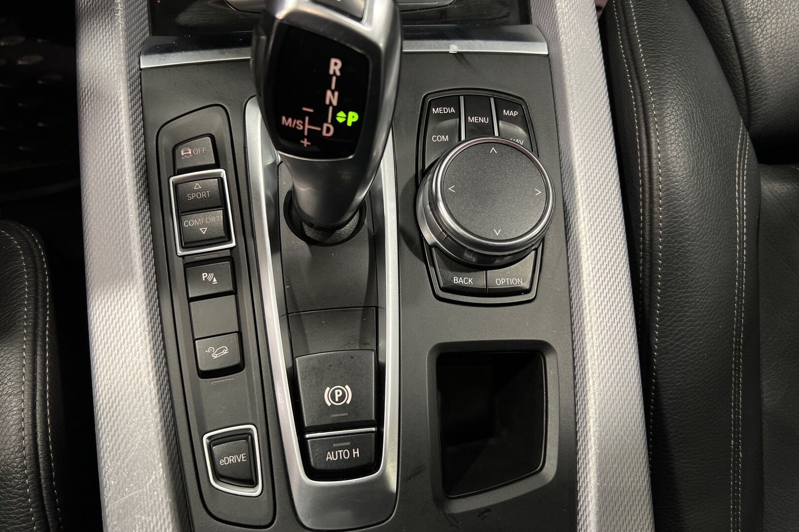 BMW X5 iso kuva 17