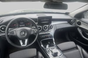 Mercedes-Benz C esikatselu 2