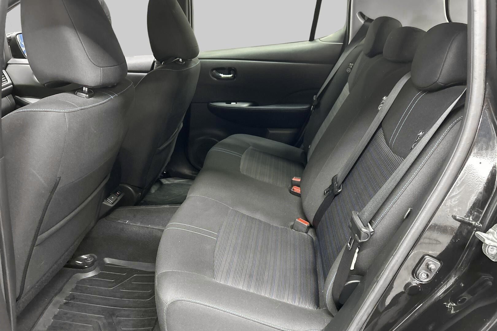 Nissan Leaf iso kuva 8