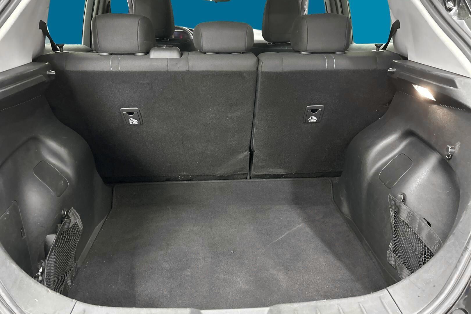 Nissan Leaf iso kuva 10