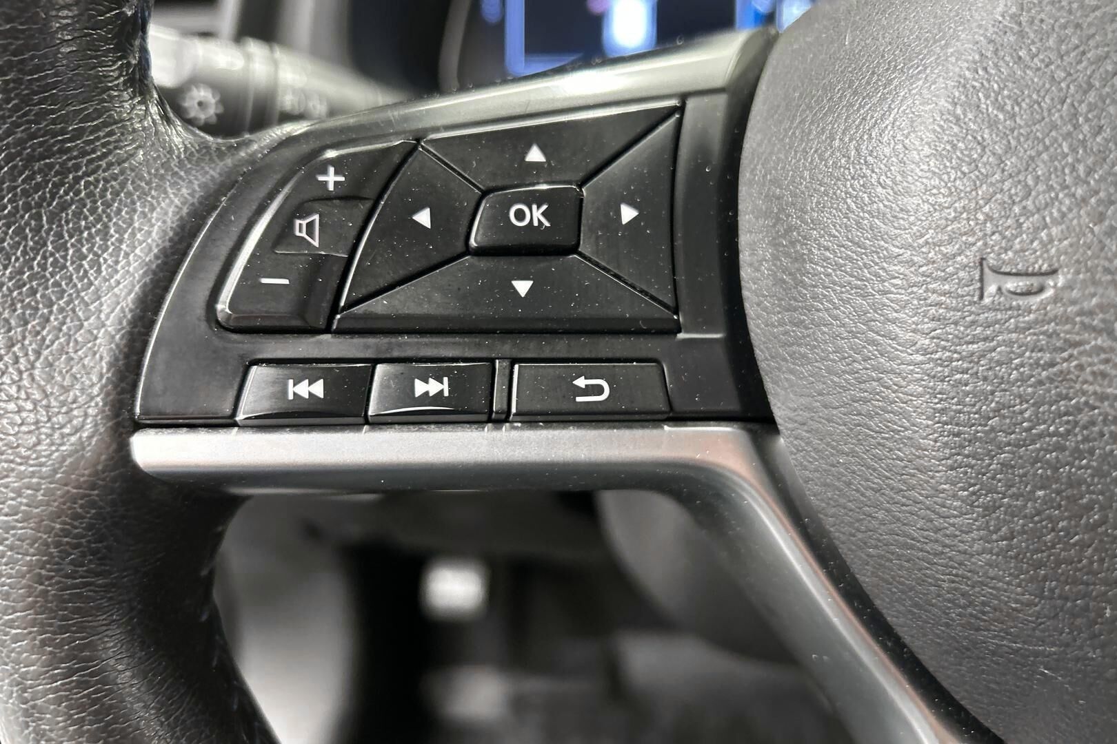 Nissan Leaf iso kuva 13